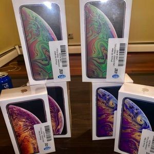 iPhone XS Max . Grey , silver and black .